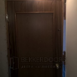 Обратите внимание,фото старых дверей до нашего монтажа!